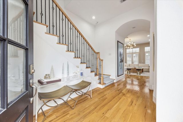 5622 Cohn Meadow Lane, Houston, TX 77007