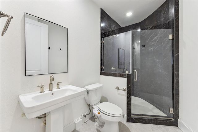 5622 Cohn Meadow Lane, Houston, TX 77007