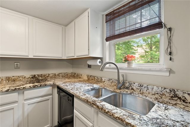 3041 Wooded Way, Jeffersonville, IN 47130