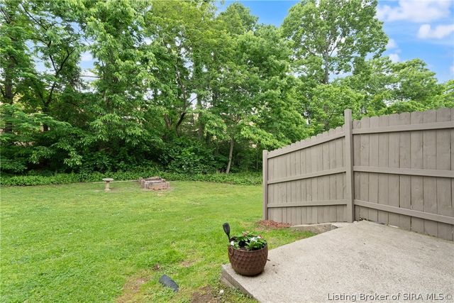 3041 Wooded Way, Jeffersonville, IN 47130