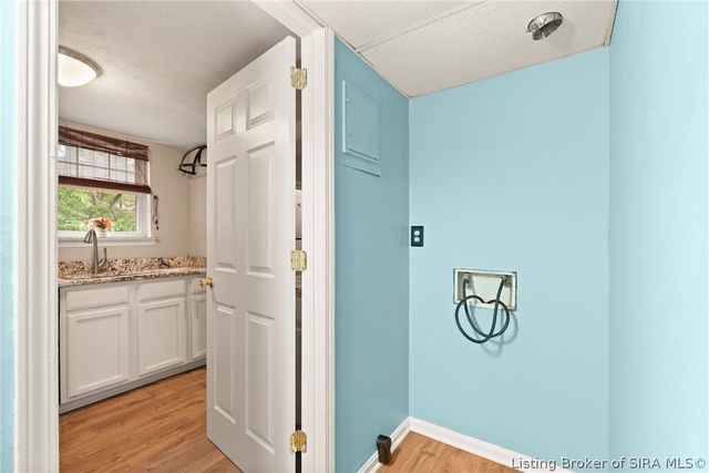 3041 Wooded Way, Jeffersonville, IN 47130