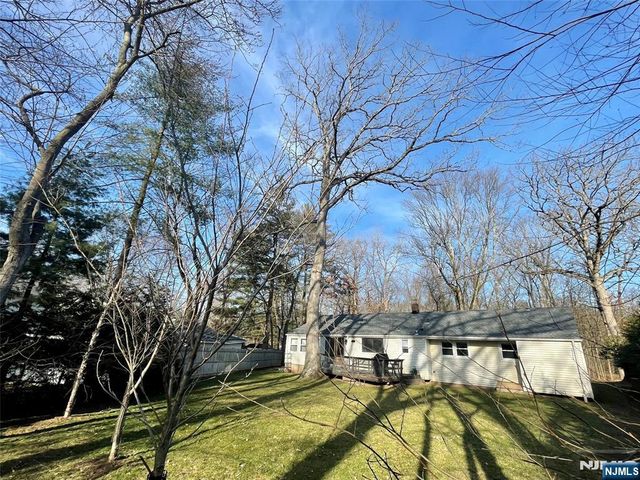 22 Tenakill Street, Closter, NJ 07624