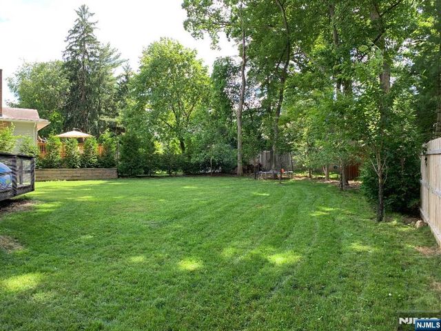 22 Tenakill Street, Closter, NJ 07624