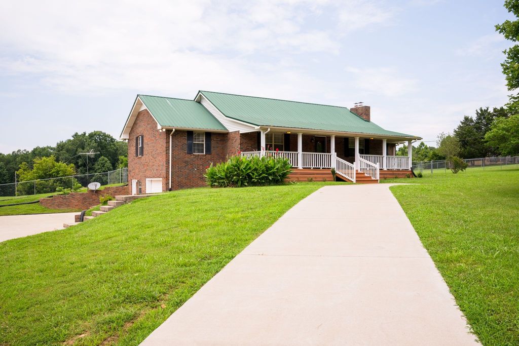1631 Taylor Town Road, White Bluff, TN 37187