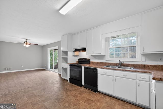 6925 Kimberland Gardens Lane, Lithonia, GA 30058