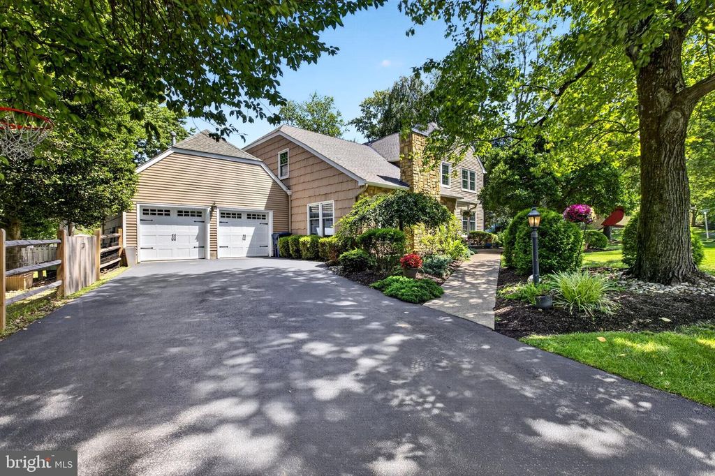 2 MARK CERMELE CT, LAWRENCE, NJ 08648 — exterior