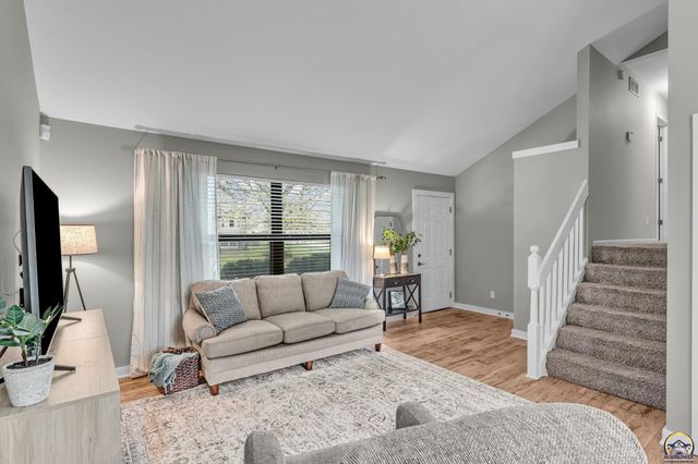 7401 SW 25th ST, Topeka, KS 66614