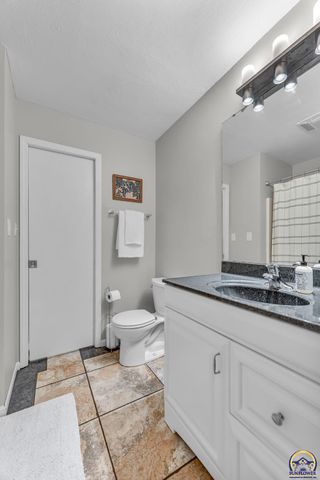 7401 SW 25th ST, Topeka, KS 66614