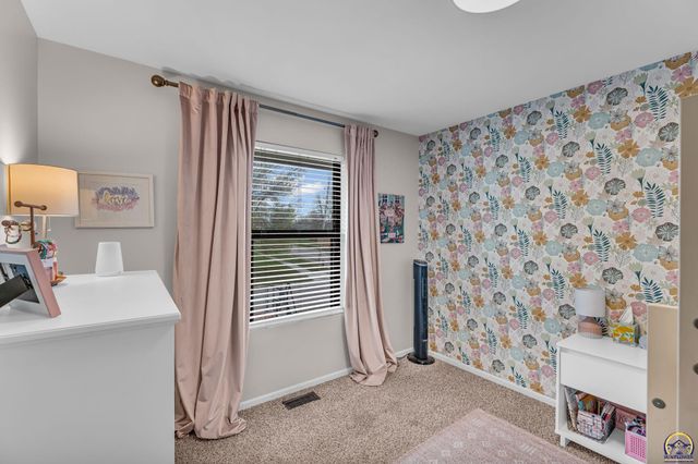 7401 SW 25th ST, Topeka, KS 66614