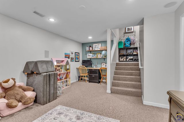 7401 SW 25th ST, Topeka, KS 66614