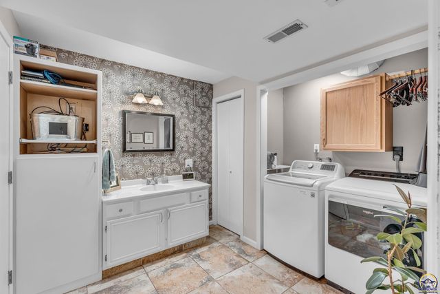 7401 SW 25th ST, Topeka, KS 66614