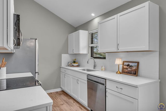 7401 SW 25th ST, Topeka, KS 66614