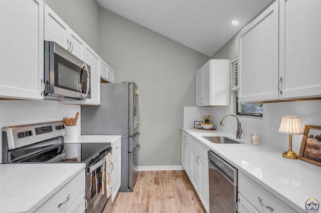 7401 SW 25th ST, Topeka, KS 66614