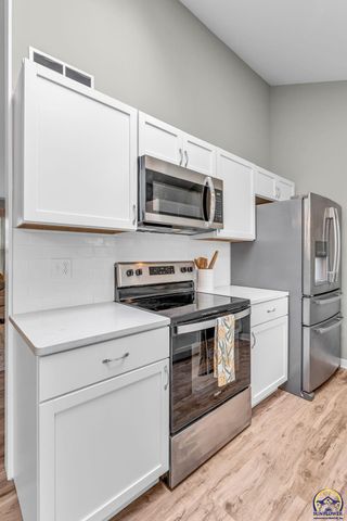 7401 SW 25th ST, Topeka, KS 66614