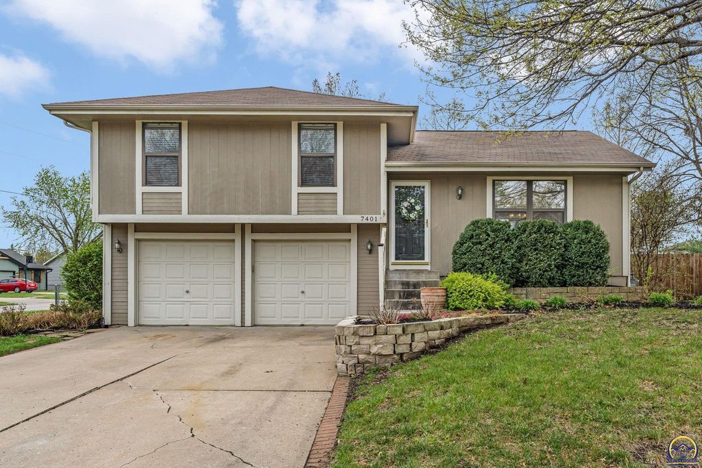 7401 SW 25th ST, Topeka, KS 66614