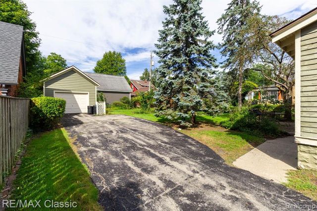 323 East Street, Milford, MI 48381
