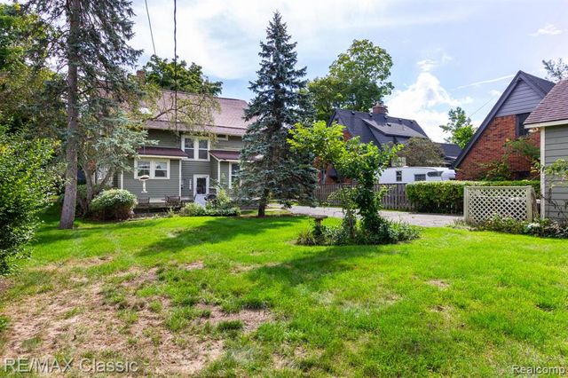323 East Street, Milford, MI 48381