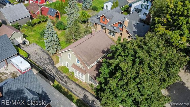 323 East Street, Milford, MI 48381