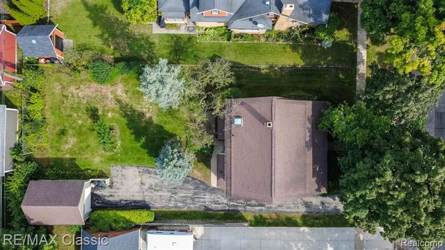 323 East Street, Milford, MI 48381