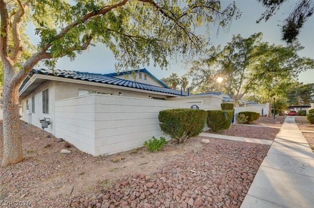 2124 Chertsey Drive B, Las Vegas, NV 89108