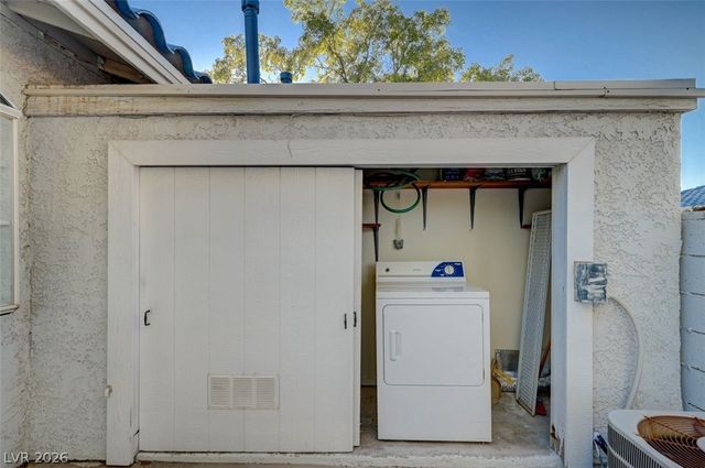 2124 Chertsey Drive B, Las Vegas, NV 89108