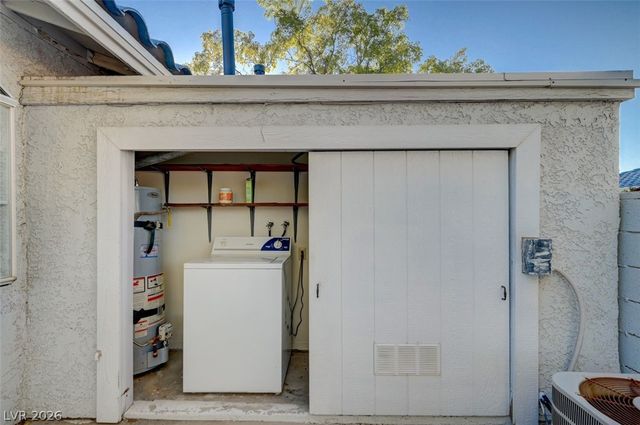 2124 Chertsey Drive B, Las Vegas, NV 89108