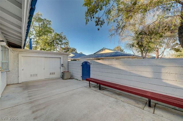 2124 Chertsey Drive B, Las Vegas, NV 89108
