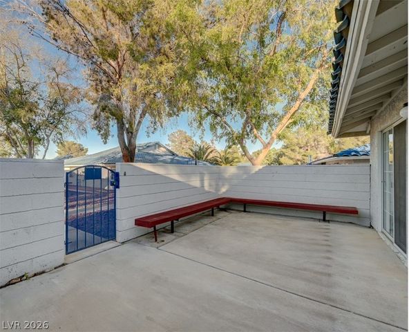 2124 Chertsey Drive B, Las Vegas, NV 89108