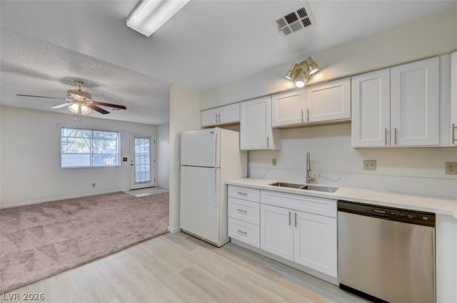 2124 Chertsey Drive B, Las Vegas, NV 89108