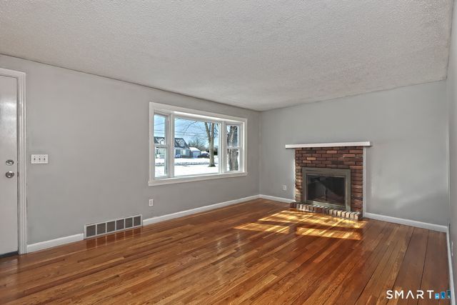 10 Hemingway Road, North Haven, CT 06473