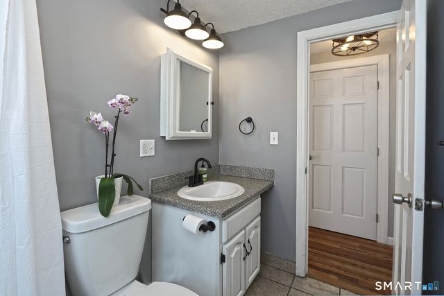 10 Hemingway Road, North Haven, CT 06473