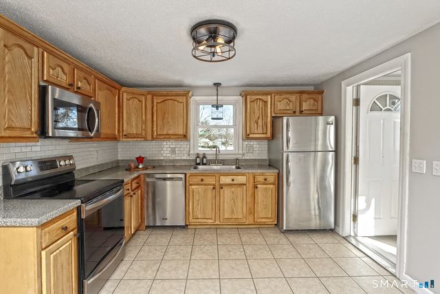 10 Hemingway Road, North Haven, CT 06473