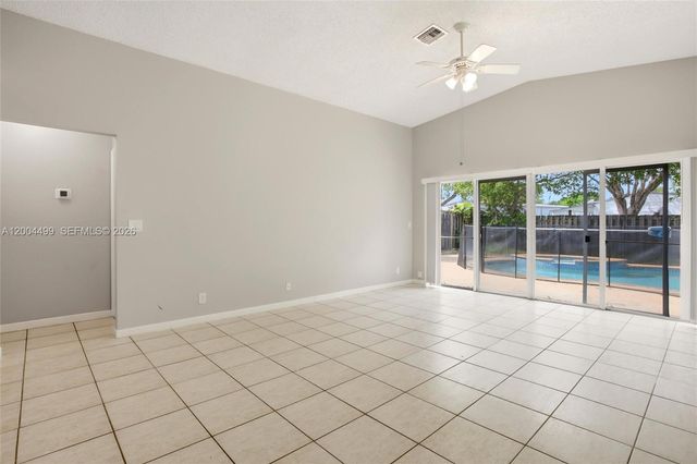 1414 E Harmony Lake Cir, Davie, FL 33324