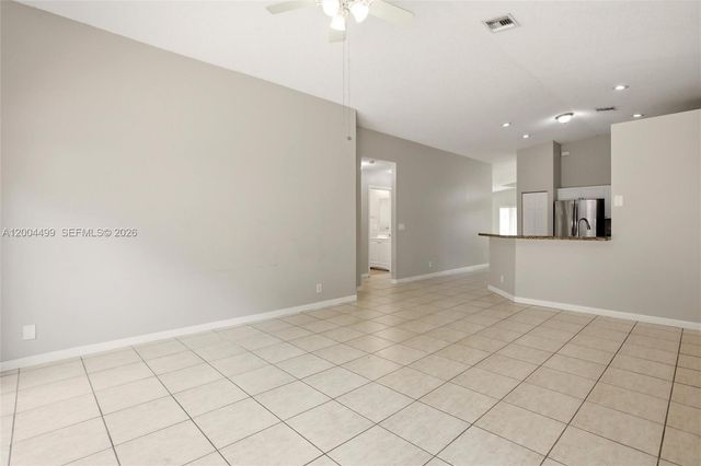 1414 E Harmony Lake Cir, Davie, FL 33324