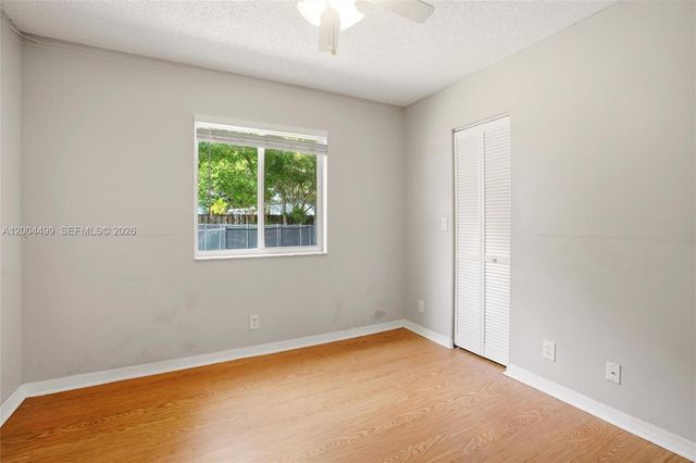 1414 E Harmony Lake Cir, Davie, FL 33324