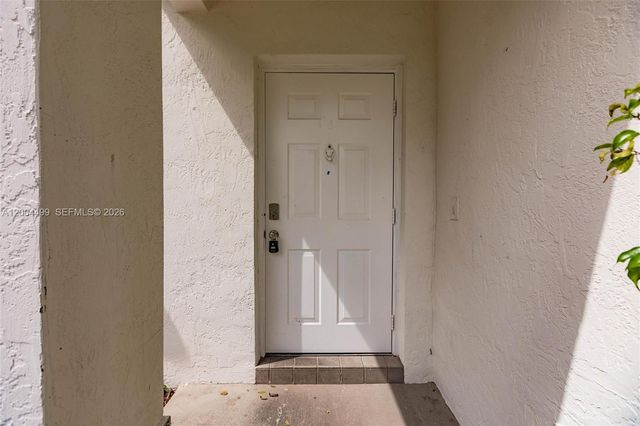 1414 E Harmony Lake Cir, Davie, FL 33324