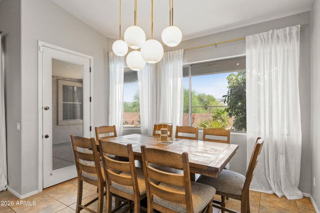 2517 N RAVEN Circle, Mesa, AZ 85207