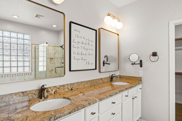 2517 N RAVEN Circle, Mesa, AZ 85207