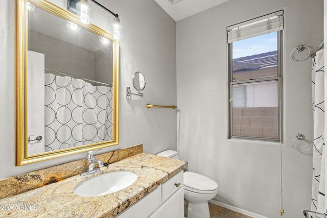 2517 N RAVEN Circle, Mesa, AZ 85207