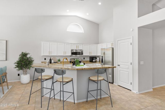 2517 N RAVEN Circle, Mesa, AZ 85207