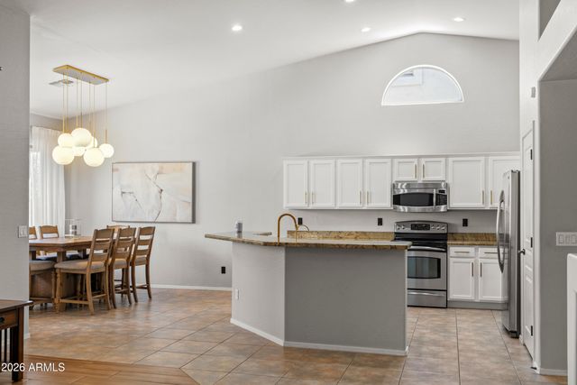 2517 N RAVEN Circle, Mesa, AZ 85207