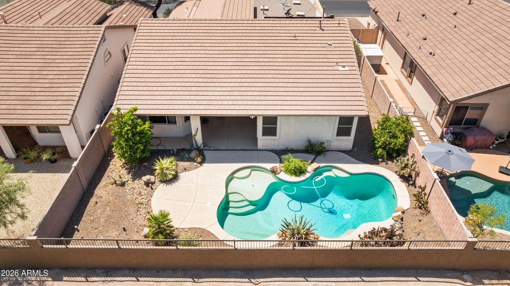 2517 N RAVEN Circle, Mesa, AZ 85207 — photo 4