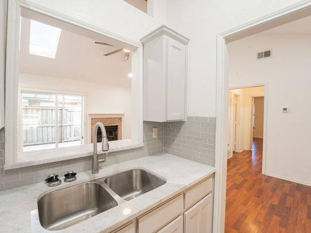 513 Essex Place, Euless, TX 76039