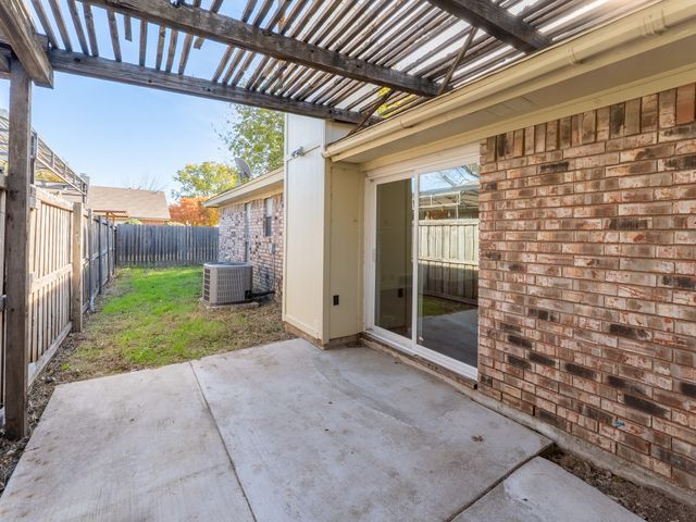 513 Essex Place, Euless, TX 76039