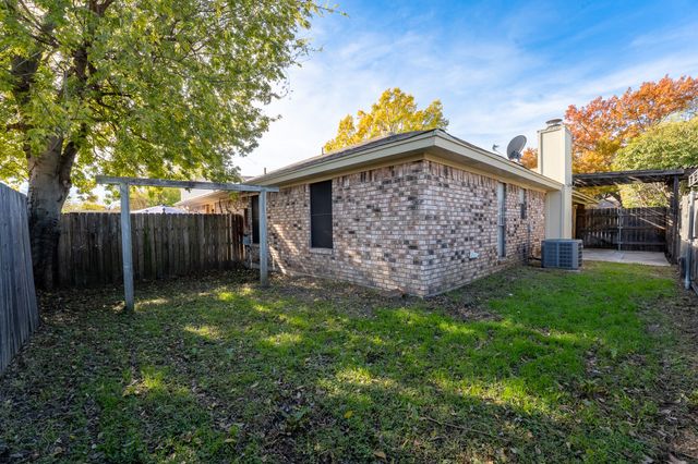 513 Essex Place, Euless, TX 76039