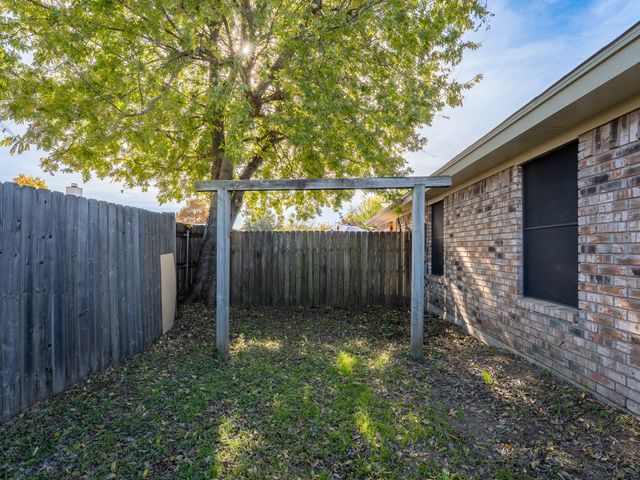 513 Essex Place, Euless, TX 76039
