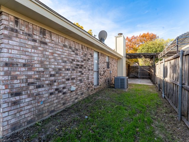 513 Essex Place, Euless, TX 76039