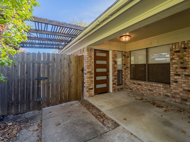 513 Essex Place, Euless, TX 76039