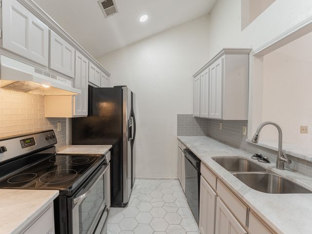 513 Essex Place, Euless, TX 76039