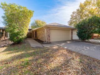 513 Essex Place, Euless, TX 76039